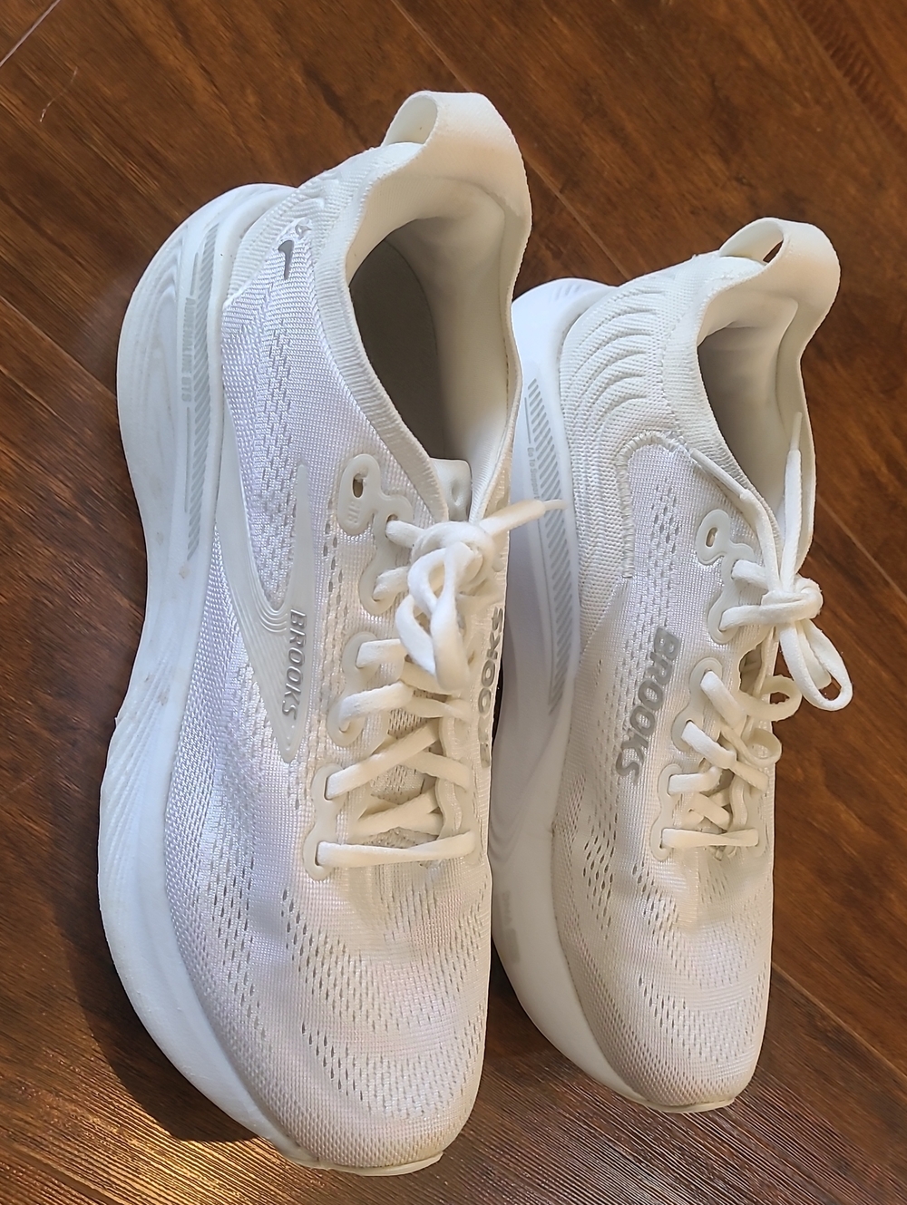 Brooks White Women's Running Shoes Lightweight Mesh Sneakers Size 9.5